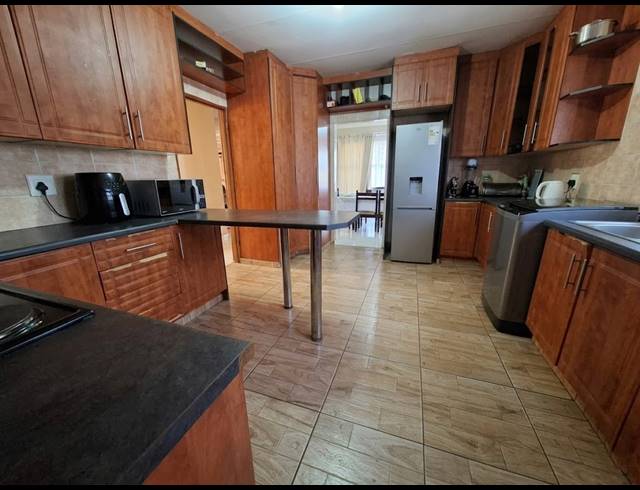 3 BEDROOM HOUSE FOR SALE IN MEYERTON PARK
